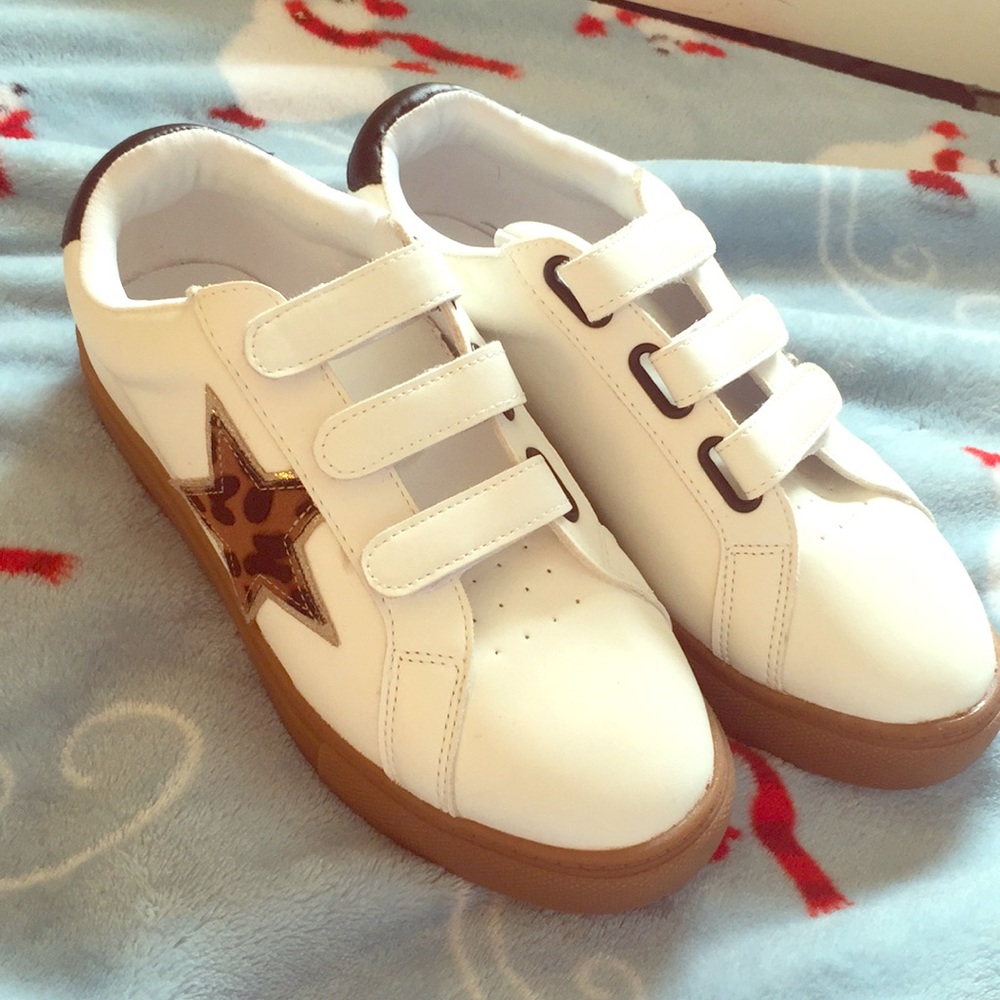 Velcro strap star tennis shoes